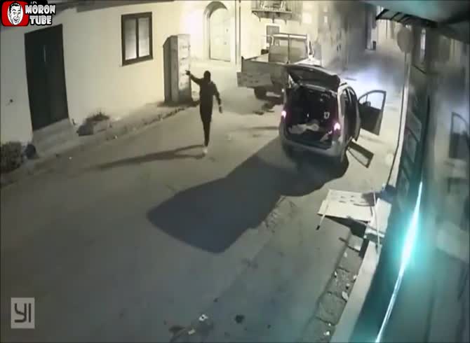 Video :A tobacco shop is attacked by a group of criminals